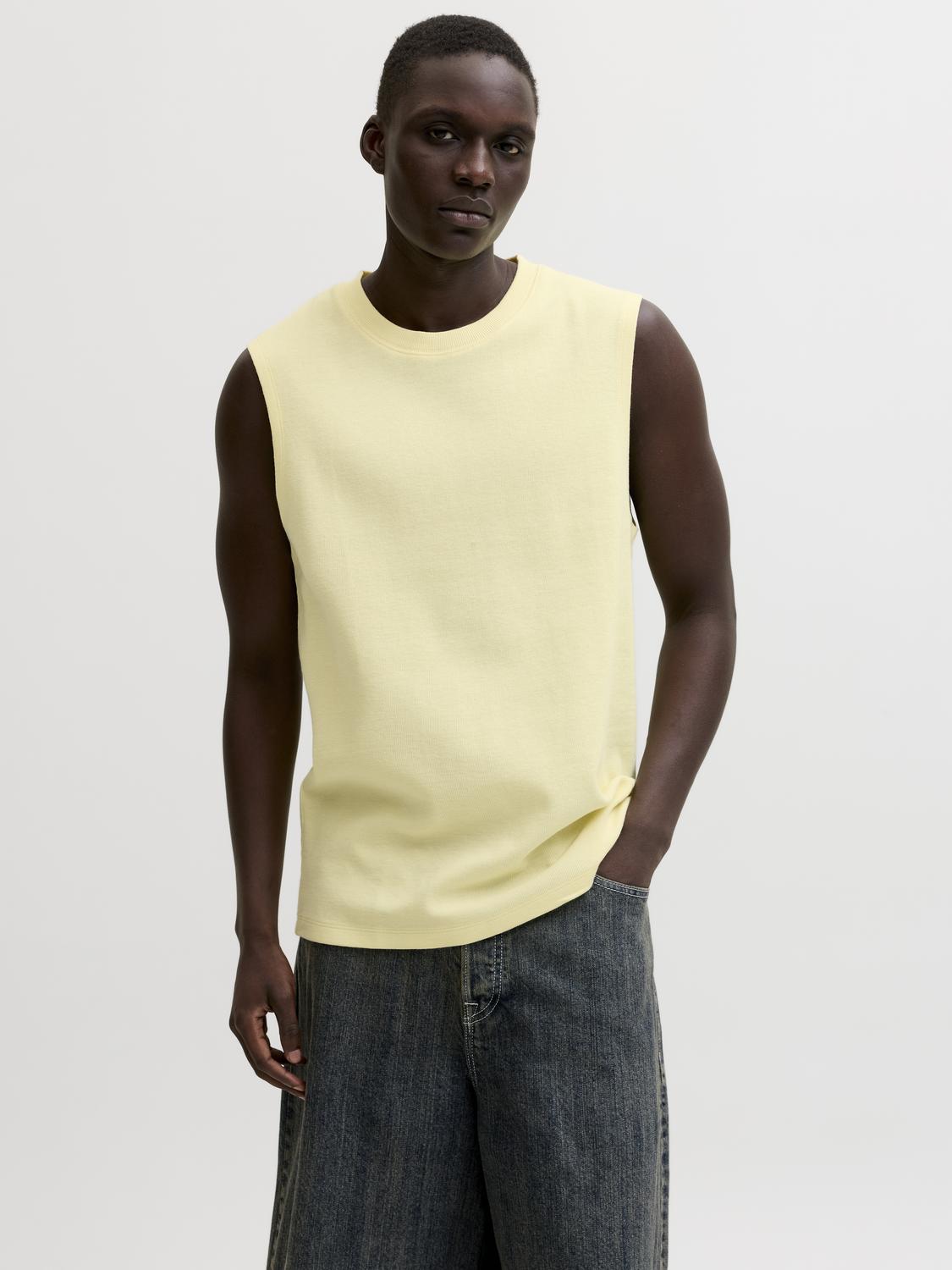 model_shot-front